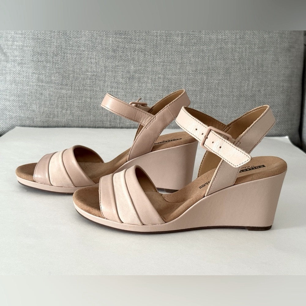 NWOT CLARK’S LIGHT PINK-BEIGE SANDALS LEFT FOOT 1/2 SIZE SMALLER